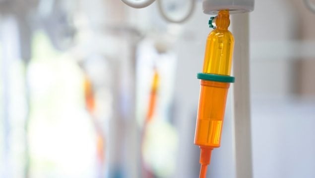 Madrid inicia un programa pionero para administrar tratamientos oncológicos en el domicilio