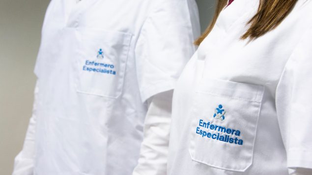 La prescripción de medicinas por enfermeros amplía sus competencias en 10 ámbitos clave de la sanidad