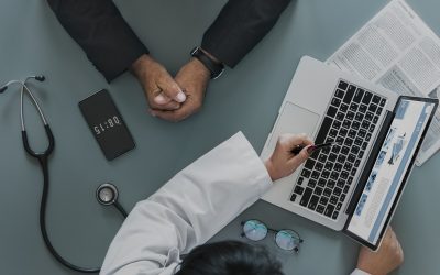 Apoyo experto en revisión médica y compliance de materiales promocionales