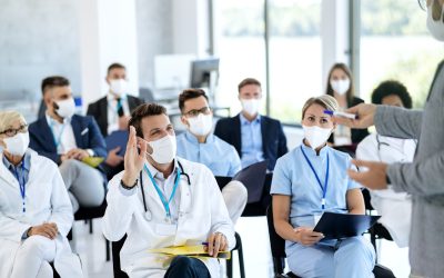 Hay un dato especialmente relevante que invita a reconsiderar cómo se diseñan actualmente los programas de formación médica.